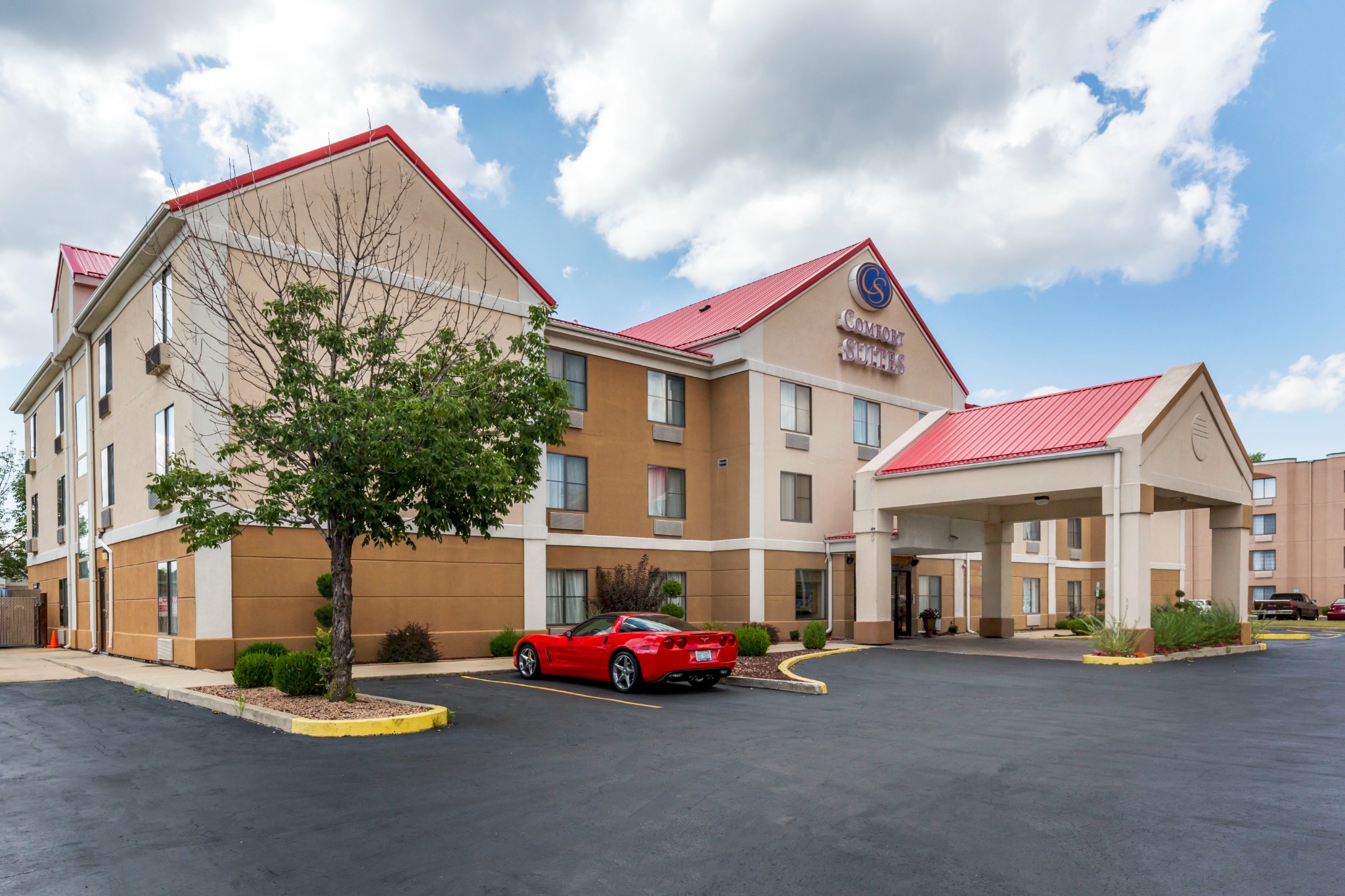 Comfort Suites hotel exterior in Lansing, Illinois