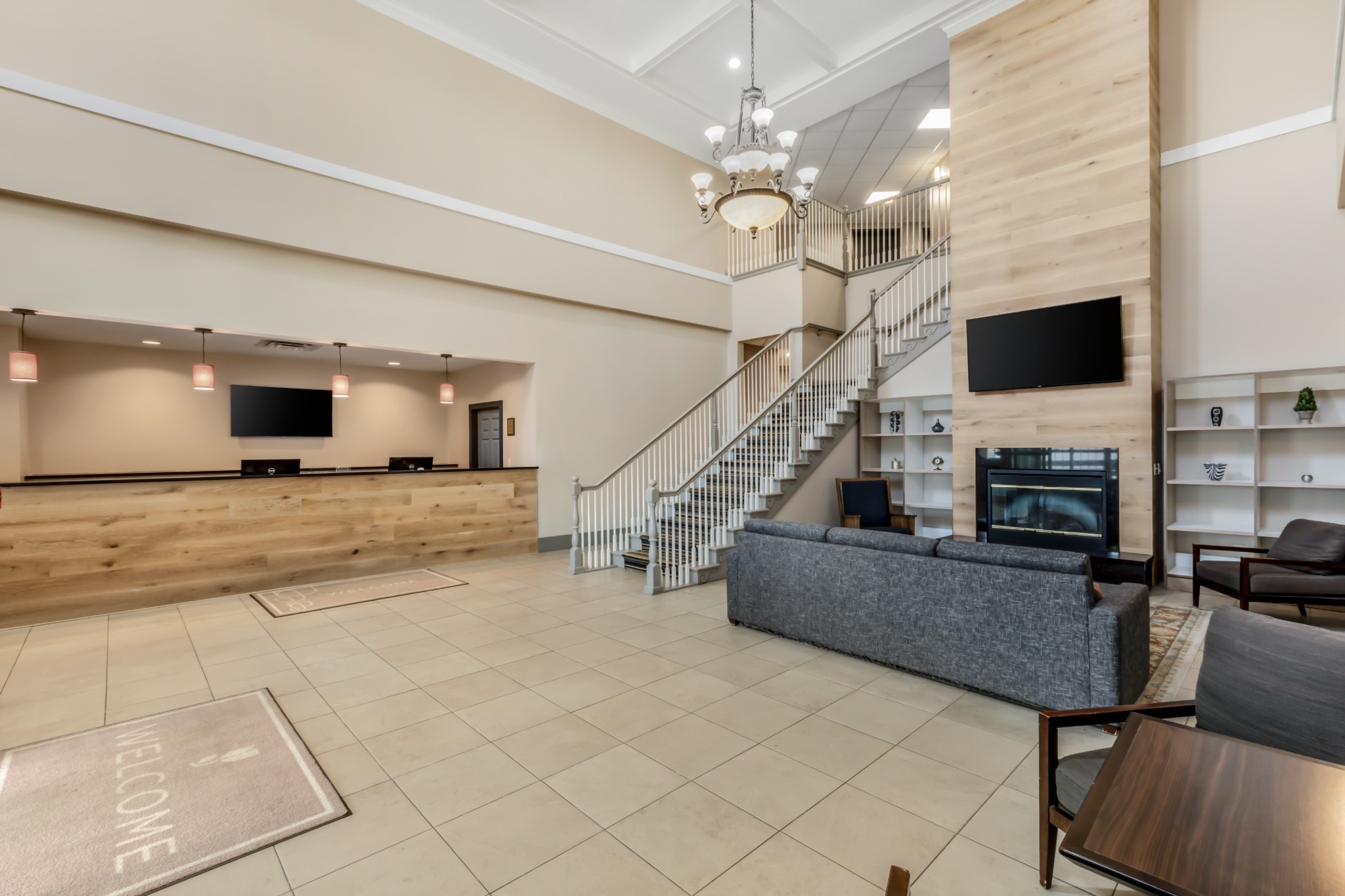 Country Inn & Suites — Lobby